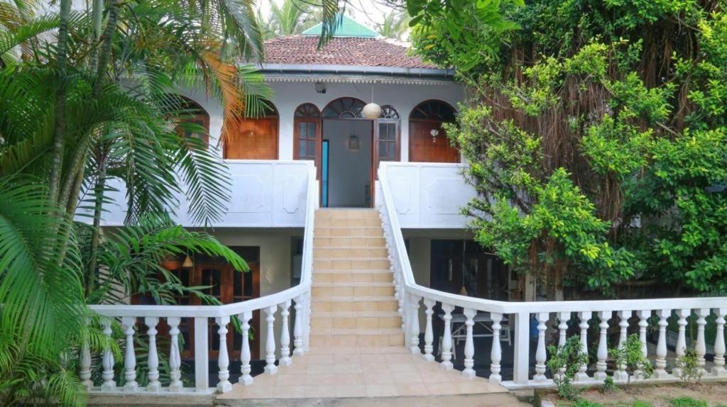 Bright Sunshine Hotel Hikkaduwa Exterior photo